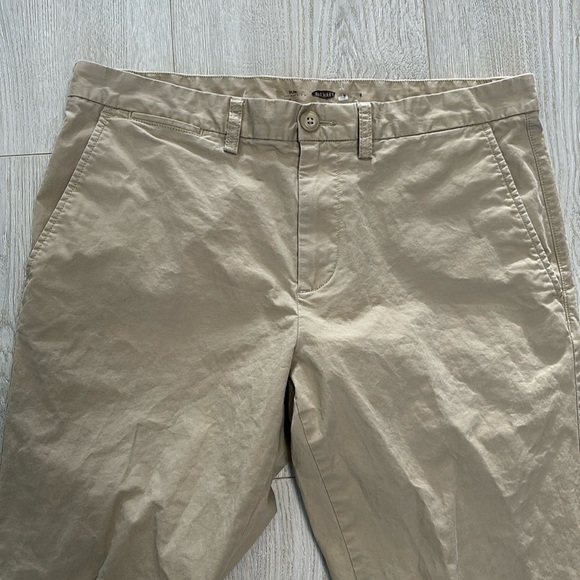 🔥BUNDLE SALE Mens 34/32 Old Navy slim khaki chinos pants - Picture 1 of 6